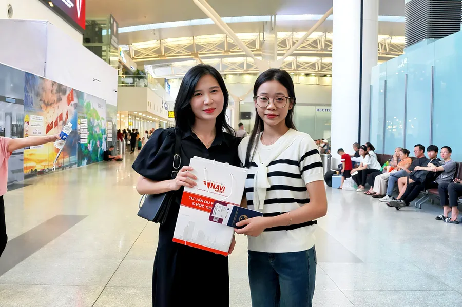 Gia đình tiễn học viên NAVI sang Đức