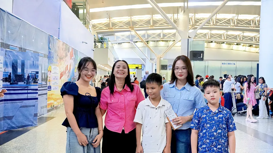 Khoảnh khắc học viên NAVI chia tay gia đình lên đường sang Đức