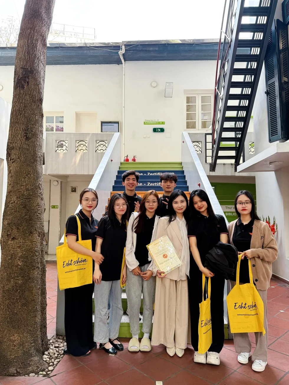 Học viên NAVI Academy tại Viện Goethe Hà Nội sau kỳ thi chứng chỉ tiếng Đức